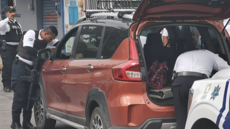 Pareja es detenida en Ciudad del Carmen por llevar más de 100 mil pesos en efectivo