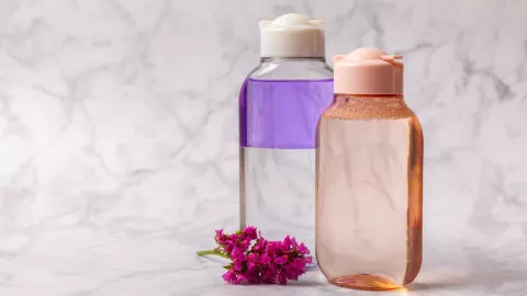 ¿Cómo hacer agua florida para limpiar tu energía? Sigue los pasos.