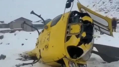 helicóptero cae mientras rescataba excursionistas en el Everest.jpg
