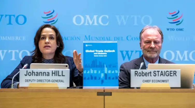 Johanna Hill, subdirectora de la OMC y Robert Staiger, economista de la OMS.
