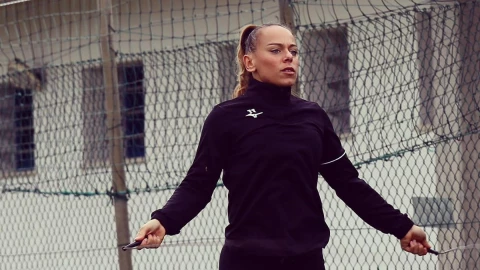 Corren a Alice Pignagnoli del futbol por estar embarazada