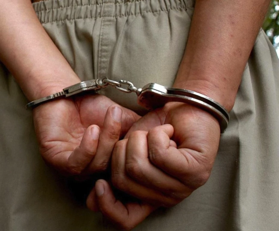 La dependencia dio a conocer que el detenido es acusado de secuestro, acción que realizaba por encargo y en complicidad con el exdirector de Seguridad Pública del municipio de La Huacana.