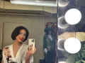 Ángela Aguilar foto en espejo.jpg