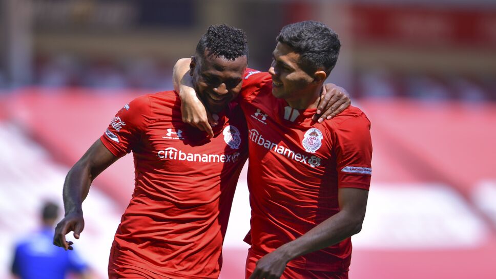 Toluca festeja el primer gol ante León
