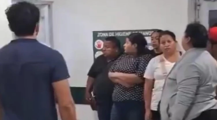 VIDEO_ ¡“Está saturado”! Largas esperas desatan reclamos en Urgencias del IMSS en Cancún.jpg