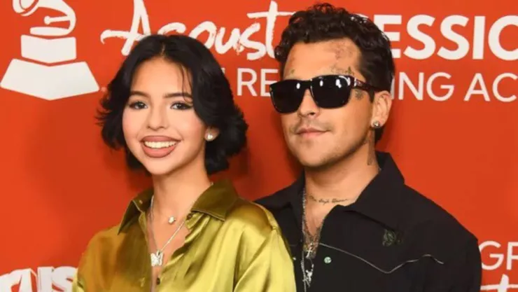 Christian Nodal harto de Ángela Aguilar; le hace desaire en pleno concierto