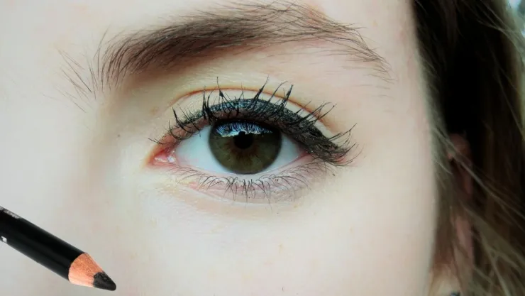 El mejor delineado que ayuda a disimular los ojos asimétricos.jpg