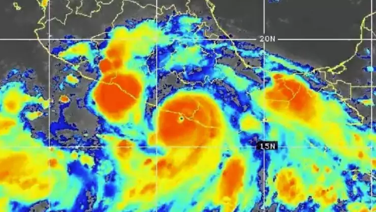 ÚLTIMA HORA_ Huracán John ya es CATEGORÍA 3 antes de tocar tierra en el Pacífico