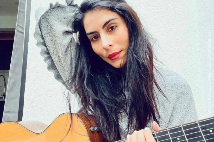 Maria León Guitarra.jpg