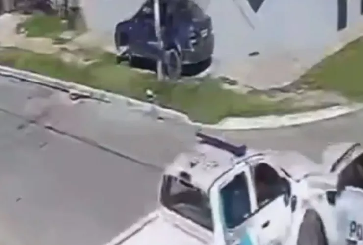 /al-extremo/dos-patrullas-se-destrozan-chocar-agentes-graves-hospital-pb-notas