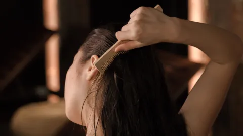 Durante el verano, el pelo tiende a caerse mucho más por diferentes razones