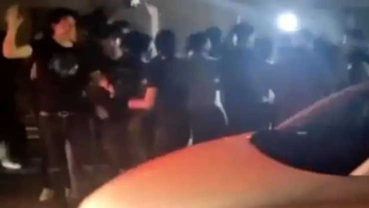Jóvenes se intoxican con alcohol adulterado en fiesta
