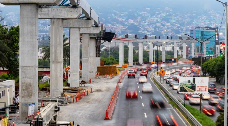 Colapsa estructura de la Línea 4 del Metro de Monterrey; deja 5 trabajadores heridos