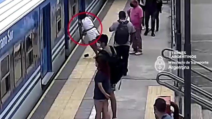 Argentina mujer tren Video