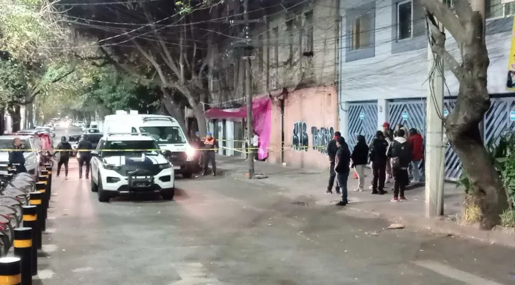 Ejecutan a dos personas en la Cuauhtémoc, CDMX; sujetos escapan en una moto