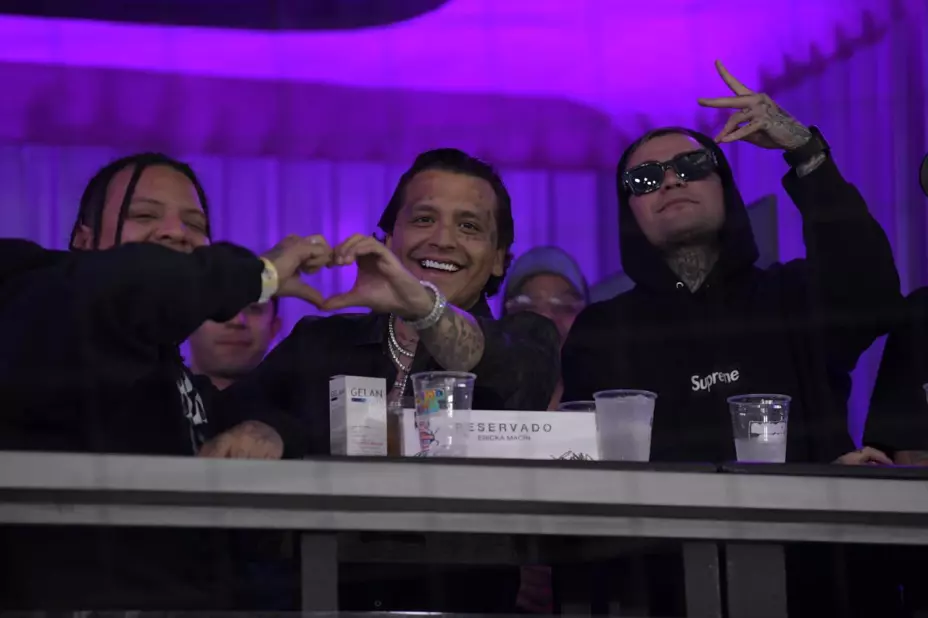 Cristian Nodal y Ángela Aguilar Peoples League