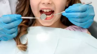 Niña muere en España mientras atendía un diente de leche.