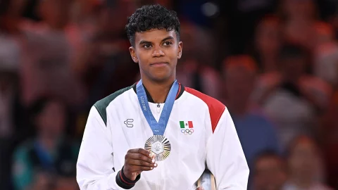 Prisca Awiti con la medalla de plata