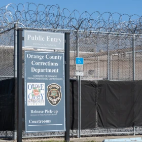 Señal del Departamento de Correcciones del Condado de Orange