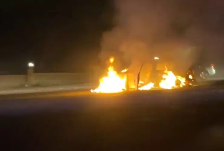 Autos incendiados en carretera León-Lagos