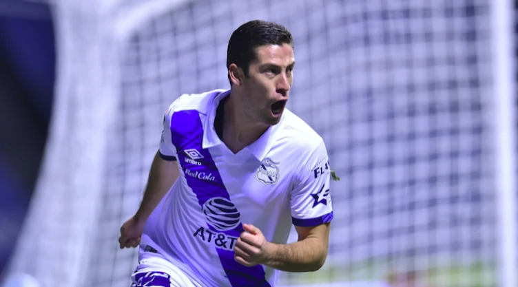 Santiago Ormeño quedó libre en China y busca club