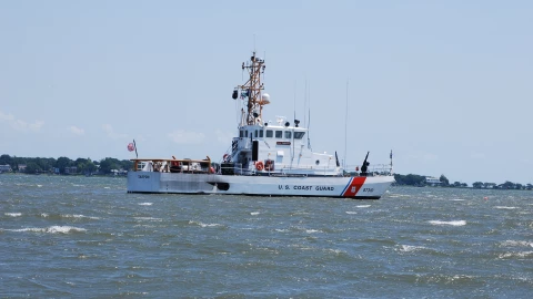 Barco de la Guardia Costera de EU