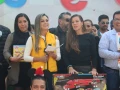 Muchas risas se vivieron durante el enlace al contenedor