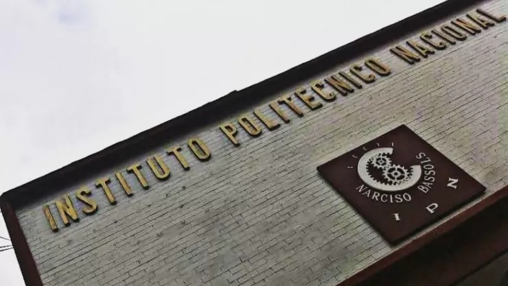 Maestro es golpeado por acosar a alumnas