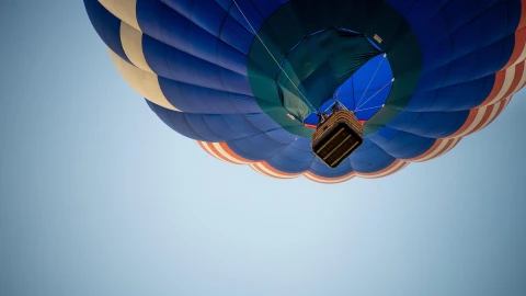 VIDEO | Mujer embarazada muere al caer un globo aerostático en Brasil