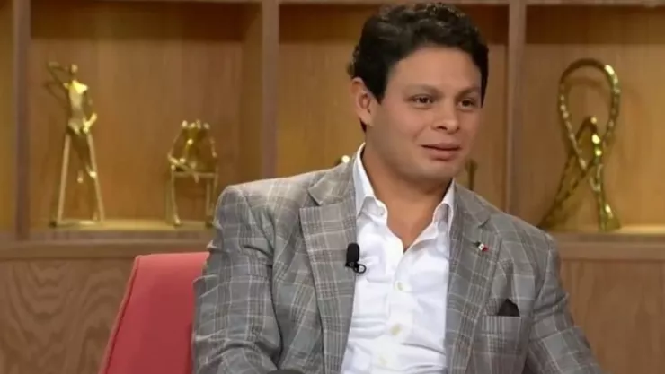 Giovanni Medina reacciona al rotundo cambio en el rostro de Ninel Conde