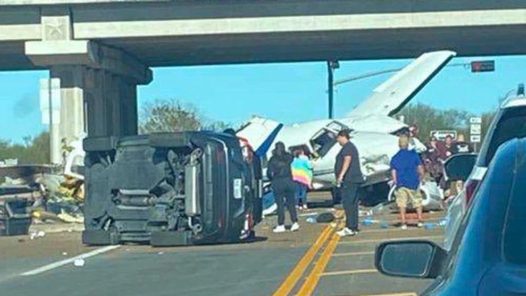 Avioneta se desploma en carretera de Victoria, Texas