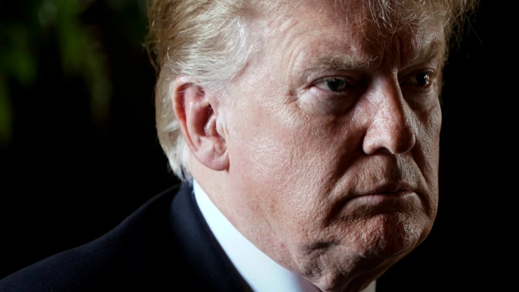 Donald Trump retuiteó un video que se burla de Joe Biden, en el que el exvicepresidente promete moderar una conducta que ha hecho sentirse incómodas a algunas mujeres. Imagen: Reuters