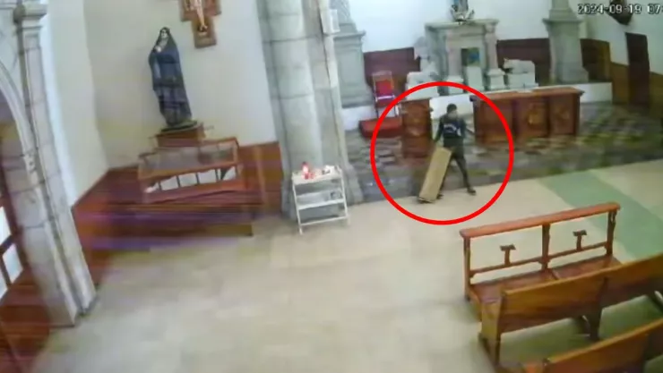 VIDEO: ¡Sin temor a Dios! Sujeto roba diezmo de iglesia San Francisco en Oaxaca