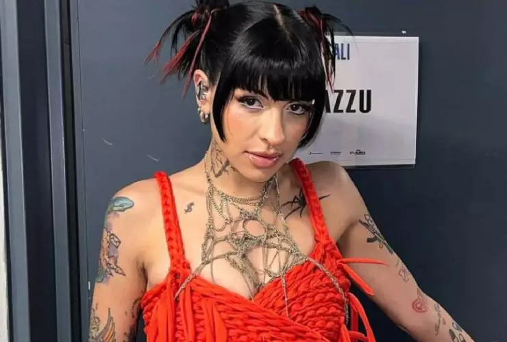 Cazzu compartió foto con la que reafirmó ser mamá soltera