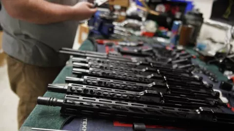 Juez desestima demanda de México contra fabricantes de armas en EUA