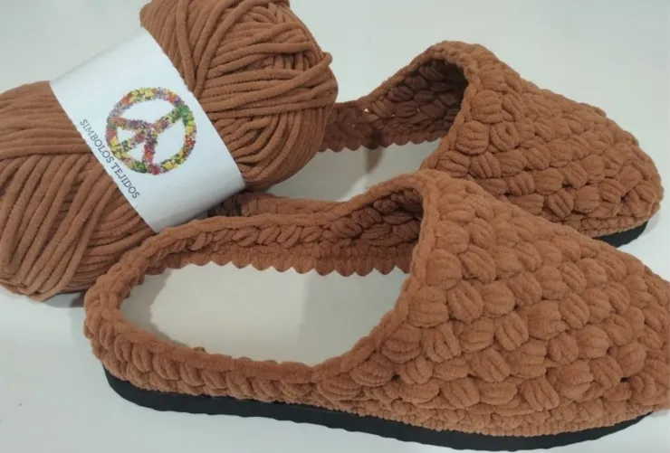 Cómo hacer pantuflas a crochet con suelas de chanclas viejas paso a paso
