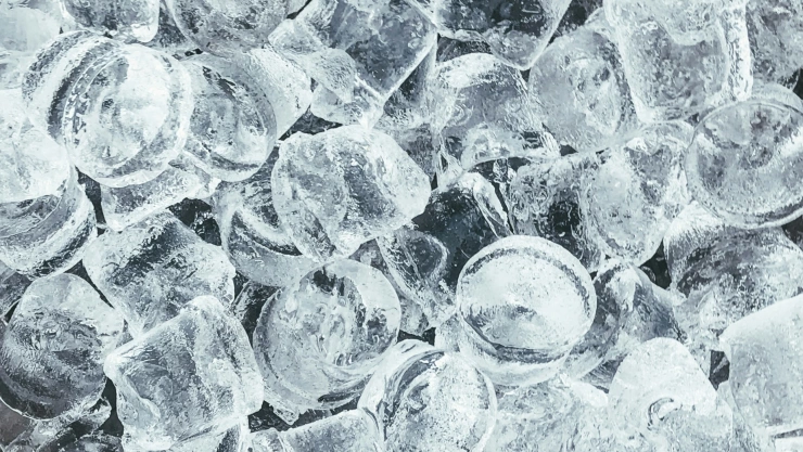 Cómo hacer hielos en casa sin un refrigerador.jpg