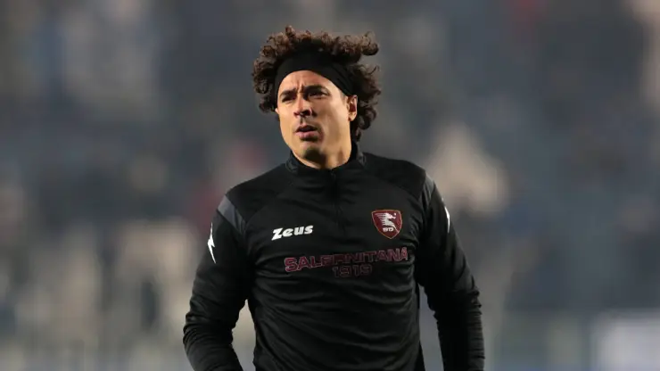 Guillermo Ochoa en el marco del Salernitana