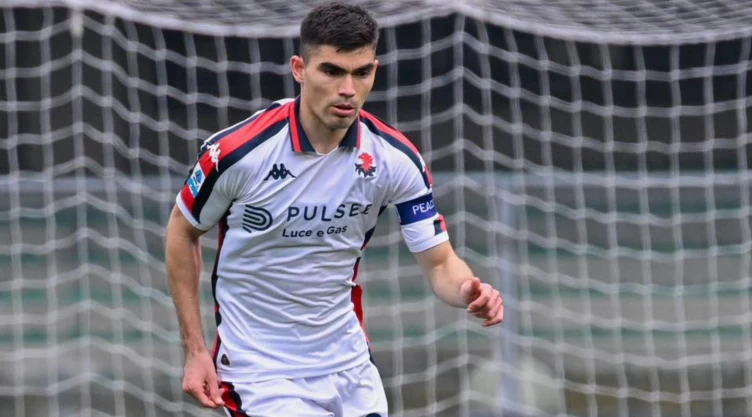 Johan Vásquez es el jugador que Santiago Giménez pidió para el AC Milán