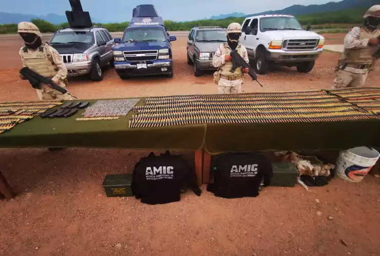 Camionetas y patrulla clonada