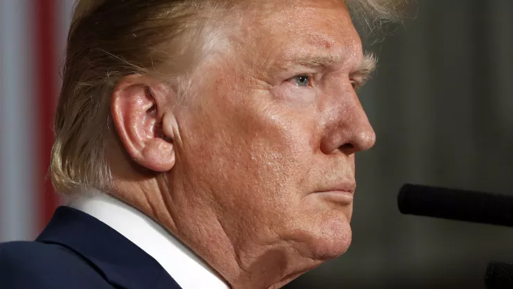 El presidente Donald Trump escucha durante una conferencia de prensa con la primera ministra brit nica, Theresa May, el martes 4 de junio de 2019, en Londres. Imagen, AP