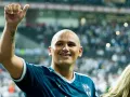 2 futbolistas chilenos méxico chupete suazo.jpg