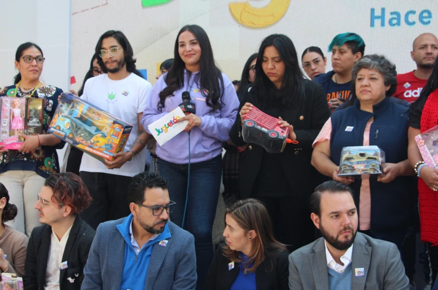 Gran parte de nuestros amigos de ADN 40 se dieron cita en el mega contenedor