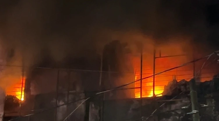 Incendio Tlalnepantla Fuego consume bodega pástico caos emergencia Edomex HOY