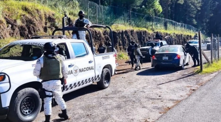 Un soldado resultó lesionado y fue auxiliado por sus compañeros.