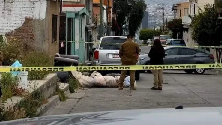 Cuerpo envuelto en Colonia del Río parte alta