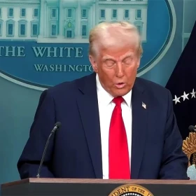 Trump culpa a Obama y Biden por accidente aéreo en Washington