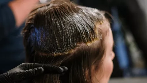 Los 3 tintes de pelo para mujeres de 50 a 60 años con piel morena que las hará ver hermosas