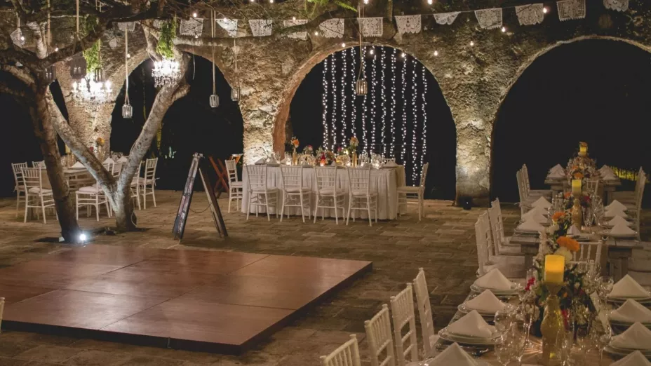 En este Pueblo Mágico se encuentra el Hotel Mesón del Marqués ofrece completos servicios para bodas en un entorno tradicional