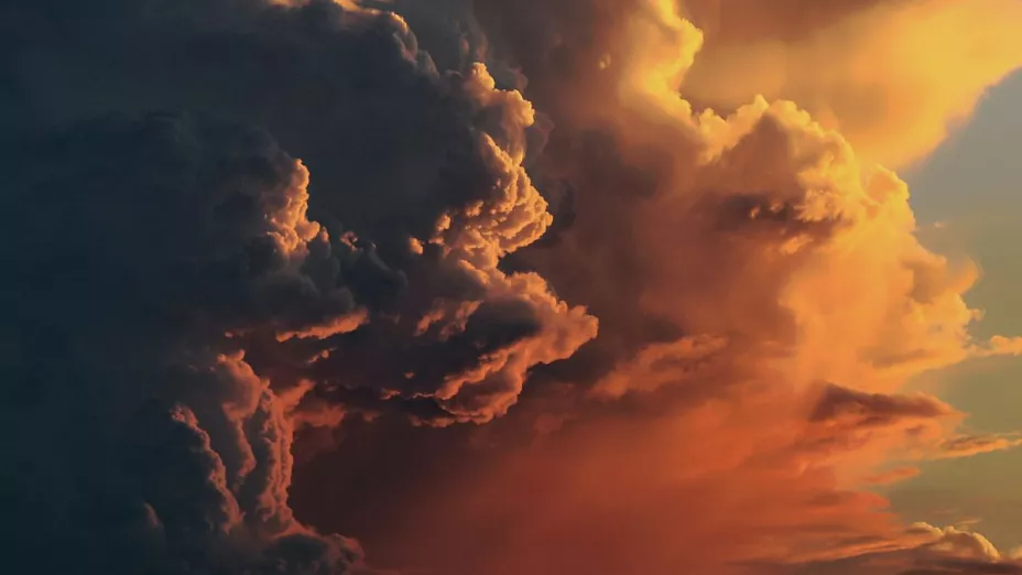 Avión de la Sedena bombardea nubes para provocar lluvia en seis municipios de Monterrey.